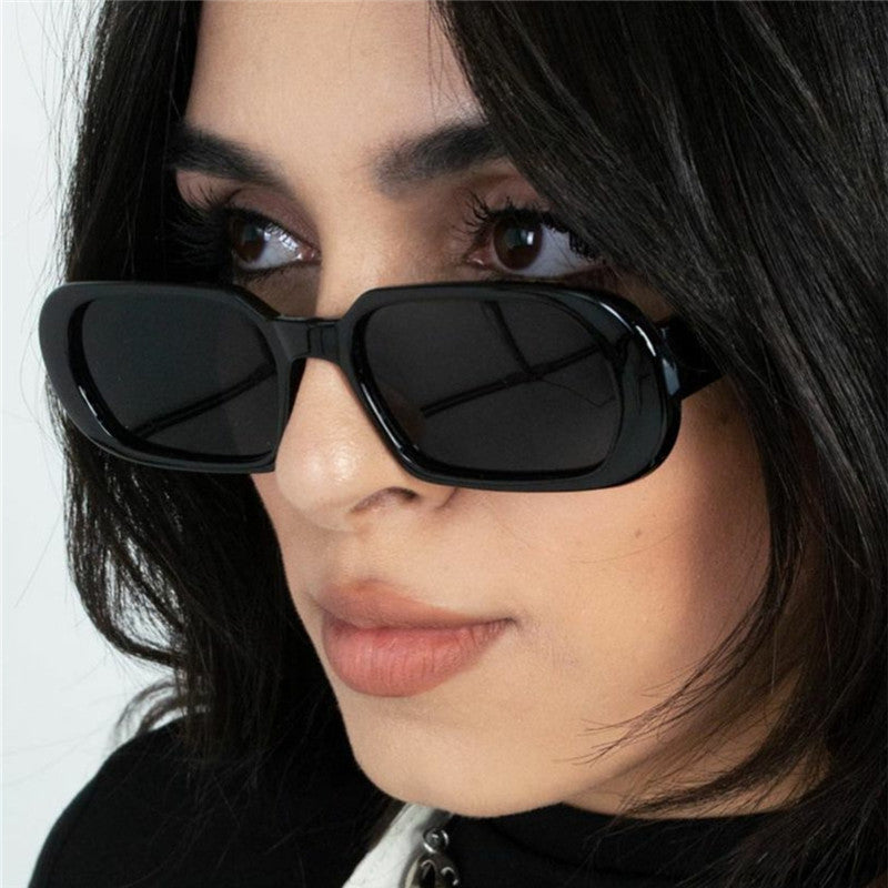 Nove – Retro Small Square Sunglasses