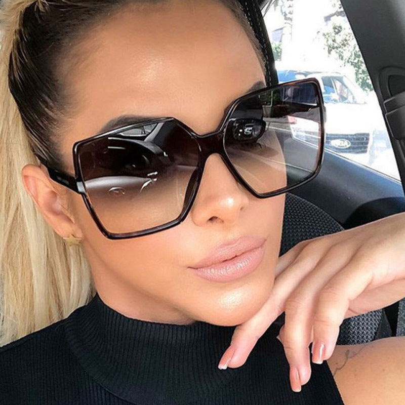 Elis - Black Gradient Sunglasses