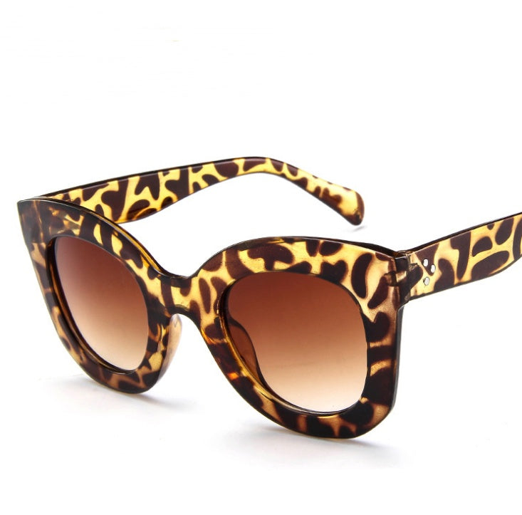 Vara - Chic Cat Eye Sunglasses