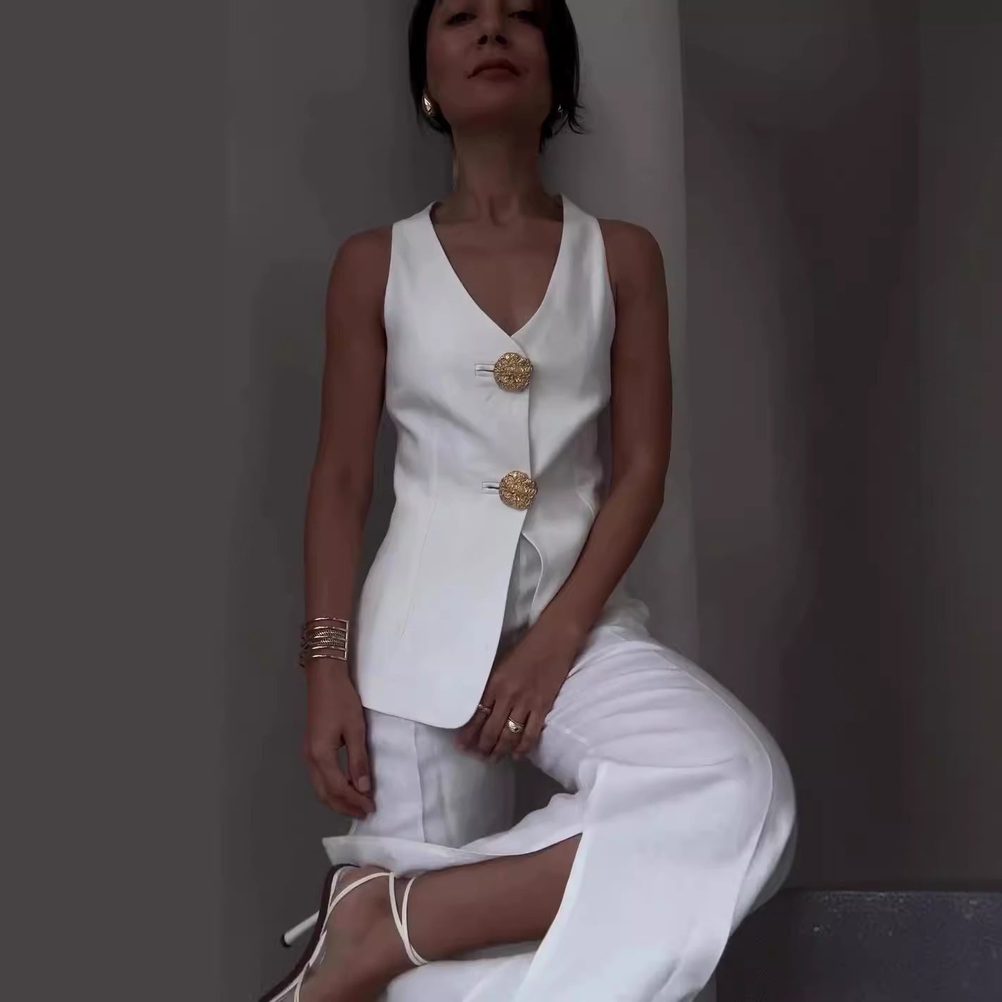 Veda – Sleeveless Slim Fit Vest & Pants Suit
